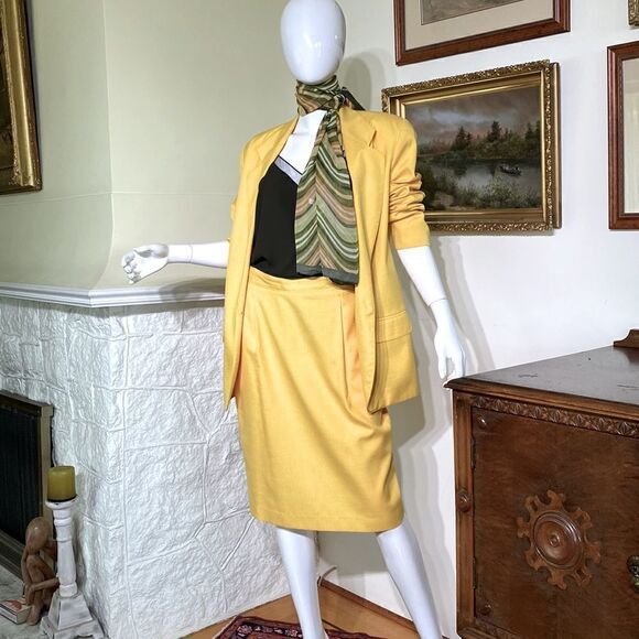 Vintage Fitting Image Yellow 2-Piece Skirt Suit - Picture 2 of 13